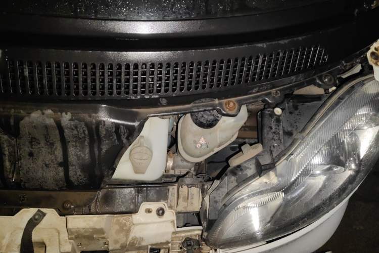 Used smart fortwo 2013 1.0T Hardtop Passion Edition Engine Bay Left