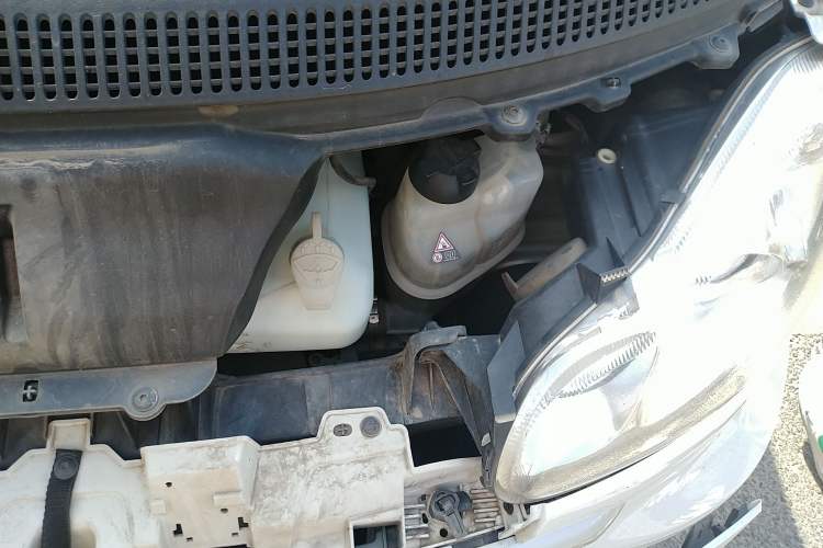 Used smart fortwo 2013 1.0T Hardtop Passion Edition Engine Bay Left