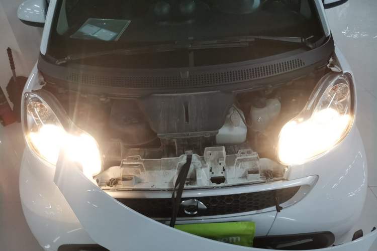 Used smart fortwo 2013 1.0T Hardtop Passion Edition Engine Bay