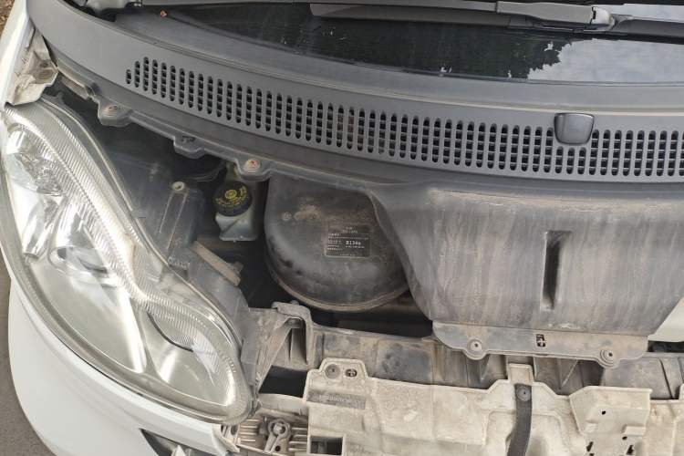 Used smart fortwo 2013 1.0 MHD New Year Special Edition Engine Bay Right