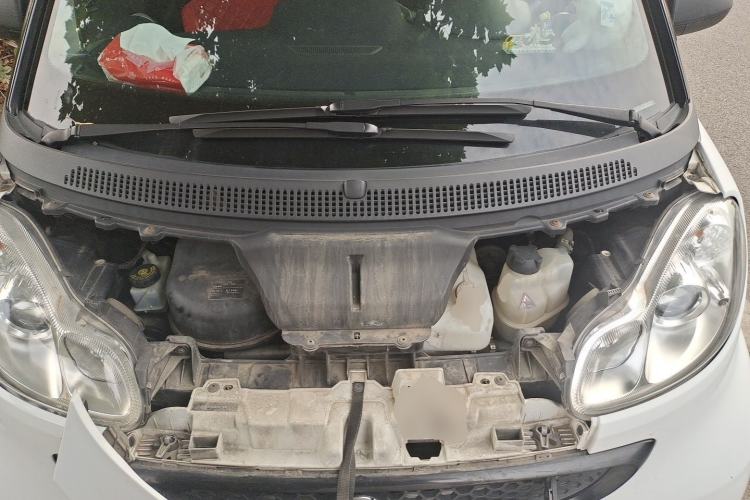 Used smart fortwo 2013 1.0 MHD New Year Special Edition Engine Bay