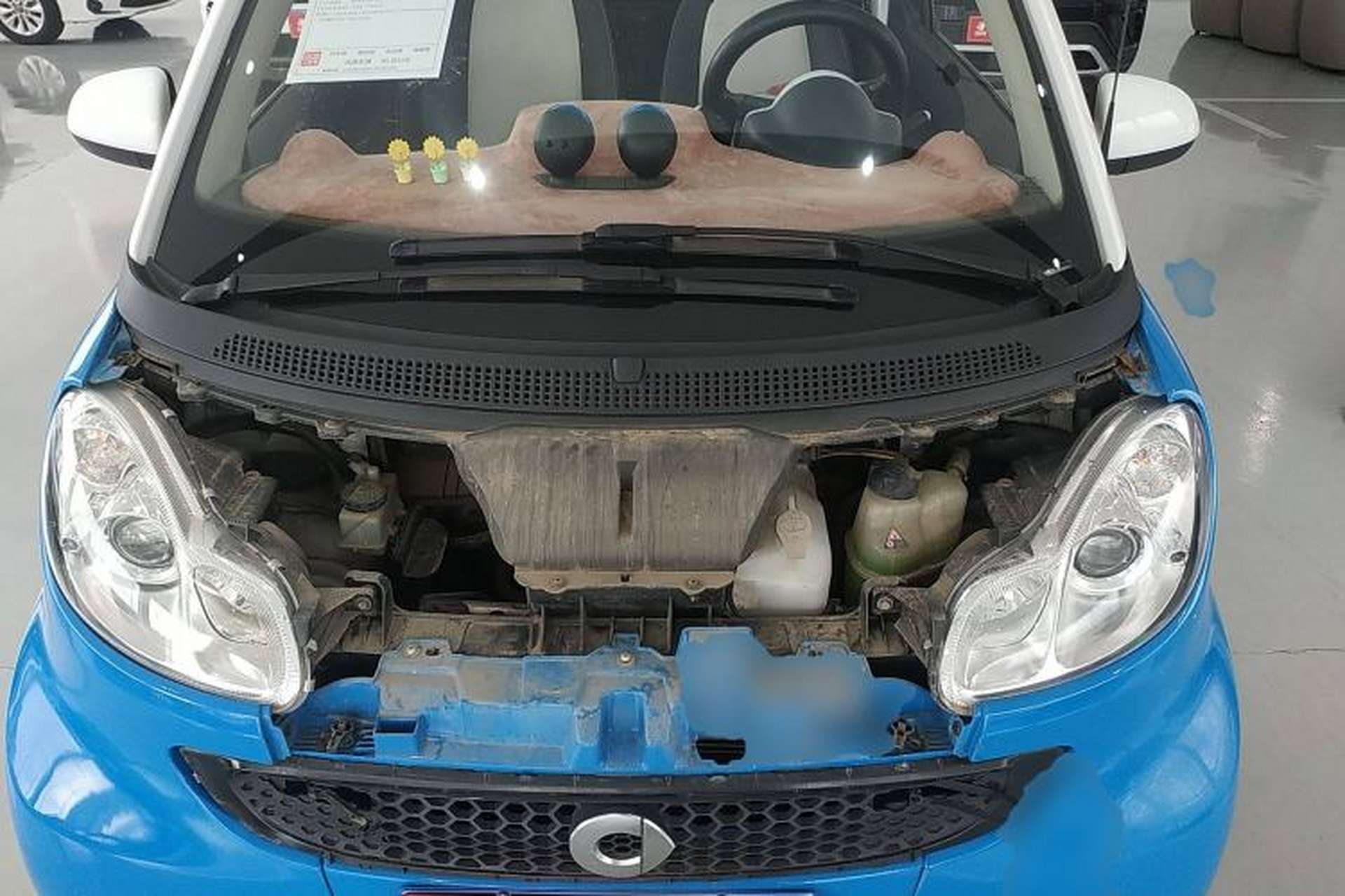 Used smart fortwo 2013 1.0T Convertible Ice Cool Special Edition Engine Bay