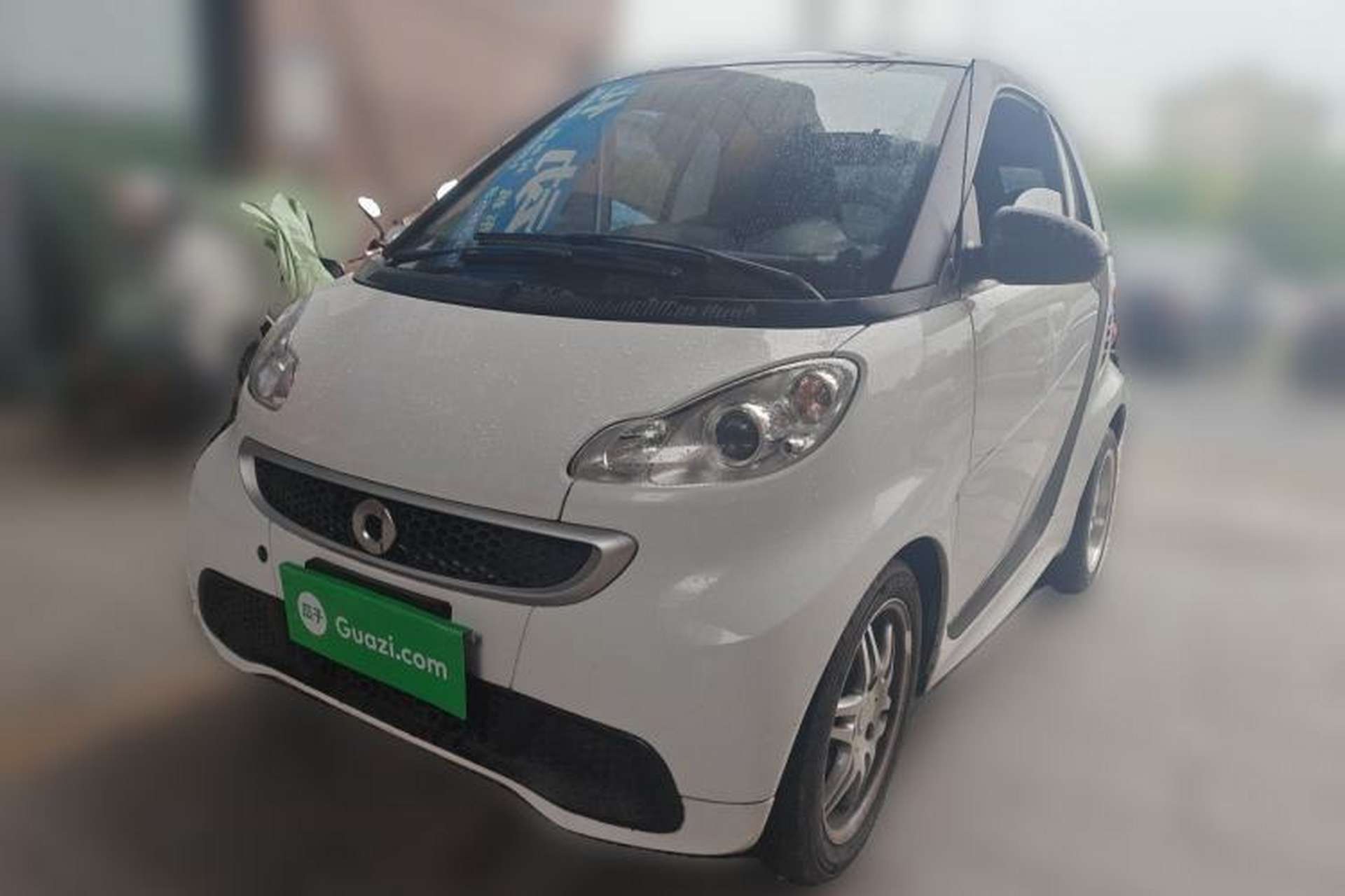 Used smart fortwo 2013 1.0 MHD New Year Special Edition Front Left 45 Deg