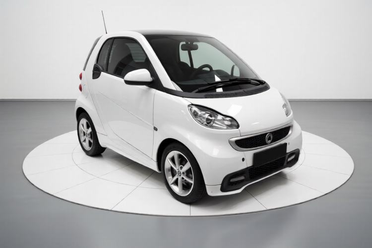Used smart fortwo 2013 1.0T Hardtop Passion Edition Front Right 45 Deg