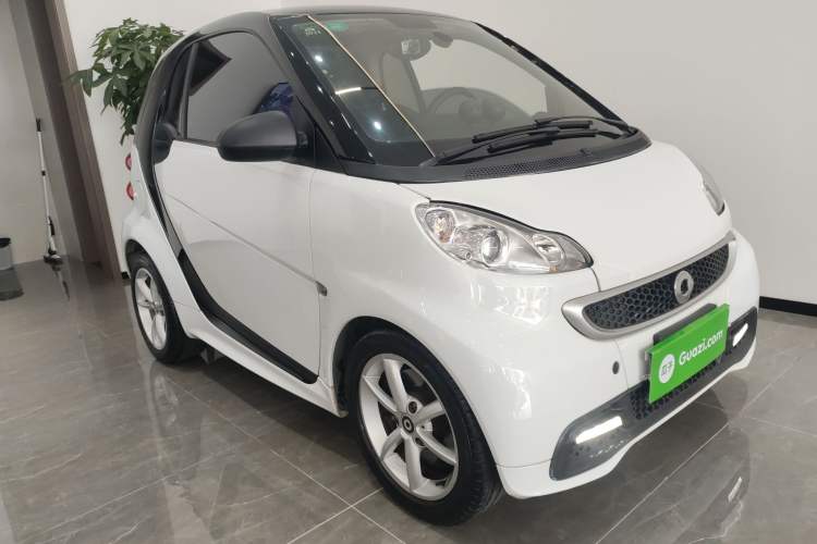 Used smart fortwo 2013 1.0T Hardtop Passion Edition Front Right 45 Deg