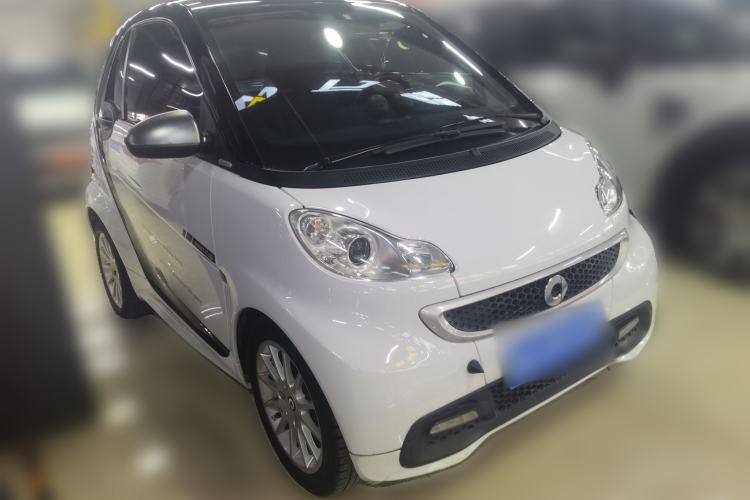 Used smart fortwo 2013 1.0 MHD Hardtop Chocolate Special Edition Front Right 45 Deg