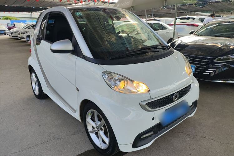 Used smart fortwo 2013 1.0T Hardtop Passion Edition Front Right 45 Deg