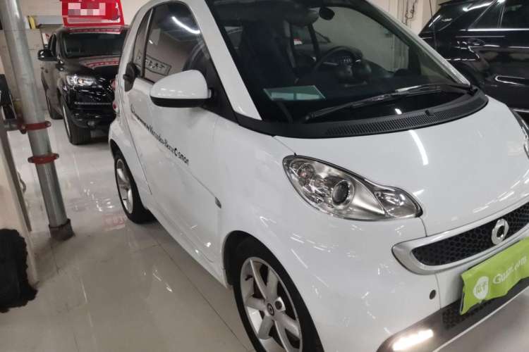 Used smart fortwo 2013 1.0T Hardtop Passion Edition Front Right 45 Deg