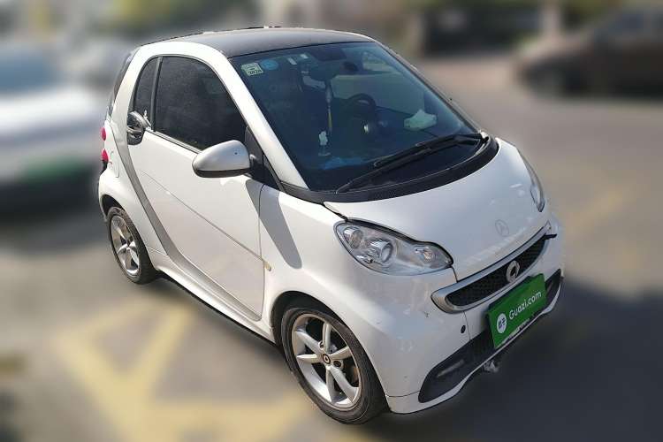Used smart fortwo 2013 1.0T Hardtop Passion Edition Front Right 45 Deg