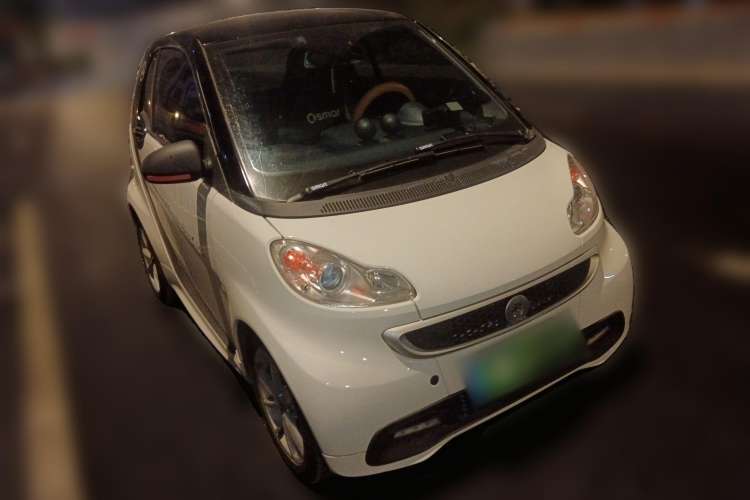 Used smart fortwo 2013 1.0T Hardtop Passion Edition Front Right 45 Deg