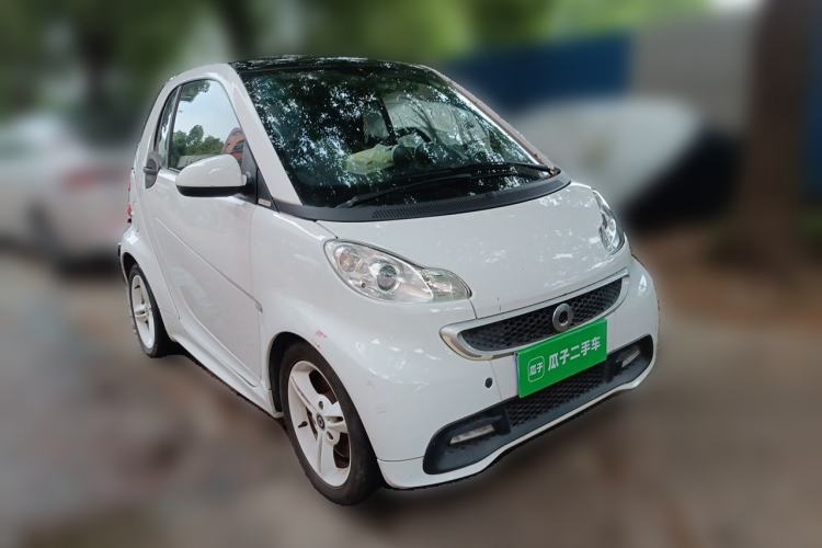 Used smart fortwo 2013 1.0T Hardtop Ice Cool Special Edition Front Right 45 Deg