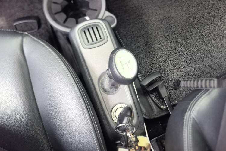 Used smart fortwo 2013 1.0T Hardtop Passion Edition Gear Lever
