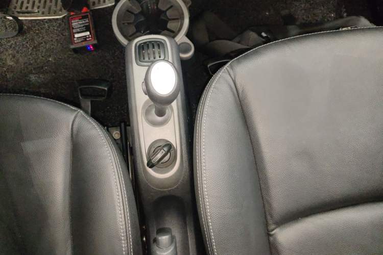 Used smart fortwo 2013 1.0T Hardtop Passion Edition Gear Lever