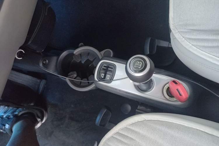 Used smart fortwo 2013 1.0T Convertible Passion Edition Gear Lever