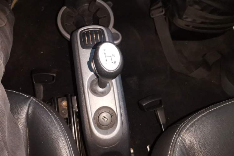 Used smart fortwo 2013 1.0T Hardtop Passion Edition Gear Lever