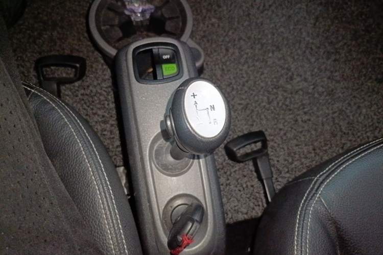 Used smart fortwo 2013 1.0T Hardtop Ice Cool Special Edition Gear Lever
