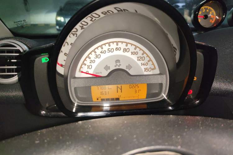 Used smart fortwo 2013 1.0T Hardtop Passion Edition Instrument Cluster