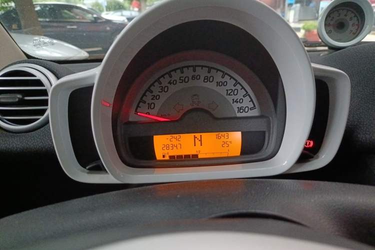 Used smart fortwo 2013 1.0T Hardtop Ice Cool Special Edition Instrument Cluster