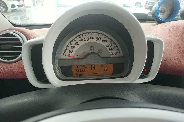 Used smart fortwo 2013 1.0T Convertible Ice Cool Special Edition Instrument Cluster