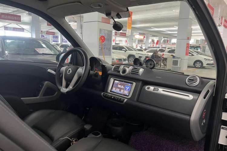 Used smart fortwo 2013 1.0T Hardtop Passion Edition Interior 3