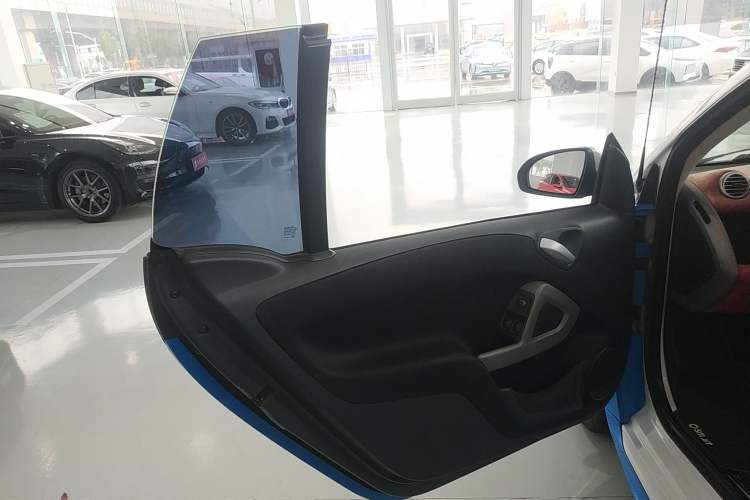 Used smart fortwo 2013 1.0T Convertible Ice Cool Special Edition Left Front Door Interior
