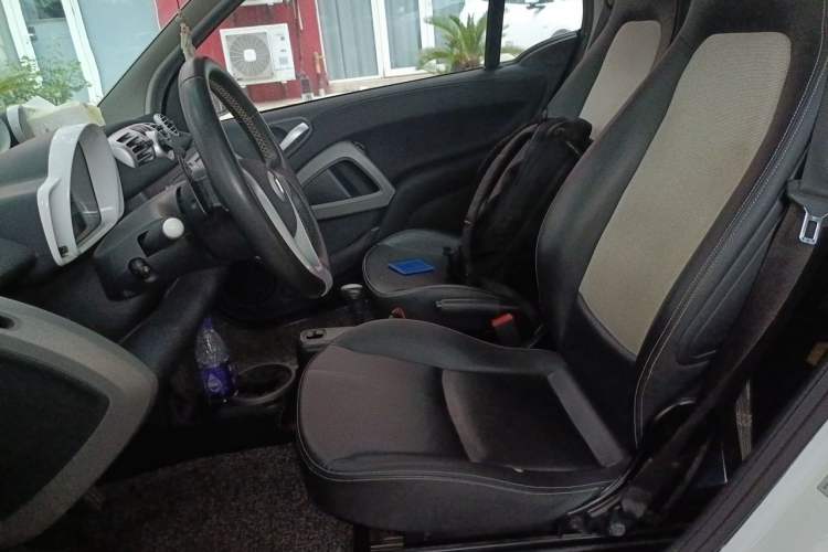 Used smart fortwo 2013 1.0T Hardtop Ice Cool Special Edition Left Front Seat