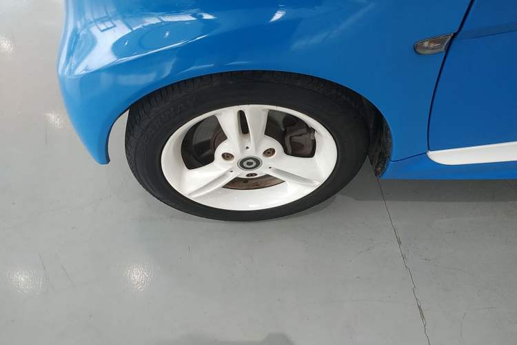 Used smart fortwo 2013 1.0T Convertible Ice Cool Special Edition Left Front Wheel Hub
