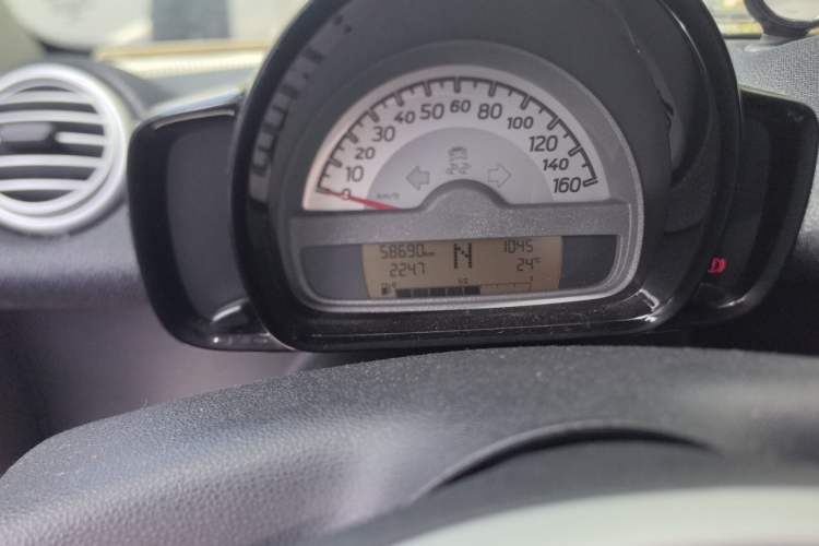 Used smart fortwo 2013 1.0T Hardtop Passion Edition Odometer Close Up