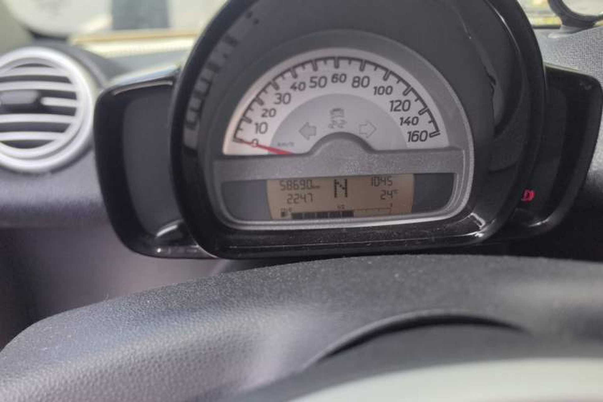 Used smart fortwo 2013 1.0T Hardtop Passion Edition Odometer Close Up