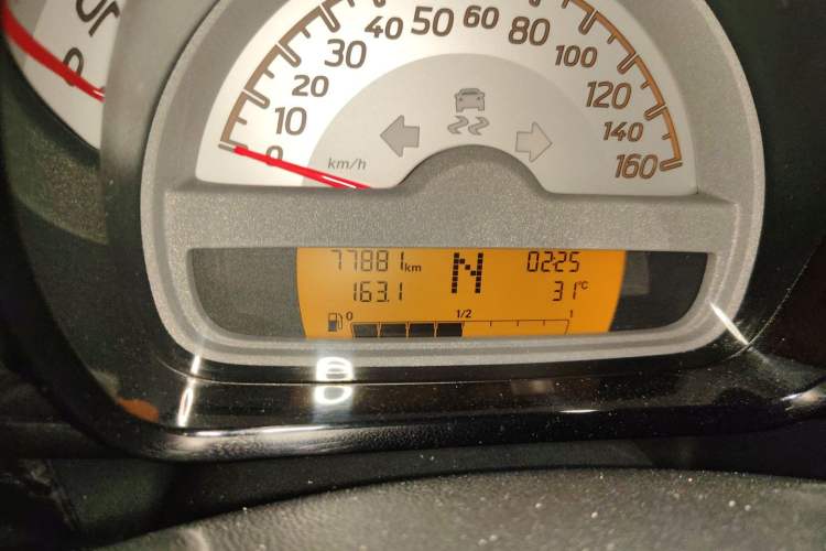 Used smart fortwo 2013 1.0T Hardtop Passion Edition Odometer Close Up