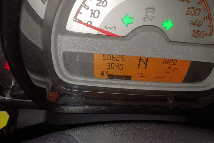 Used smart fortwo 2013 1.0T Hardtop Passion Edition Odometer Close Up