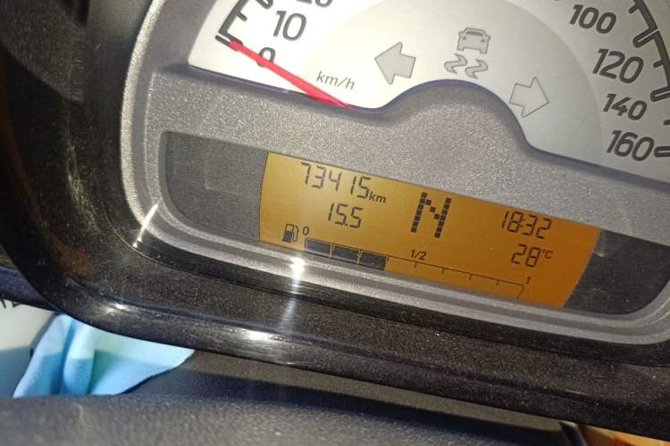 Used smart fortwo 2013 1.0T Convertible Passion Edition Odometer Close Up