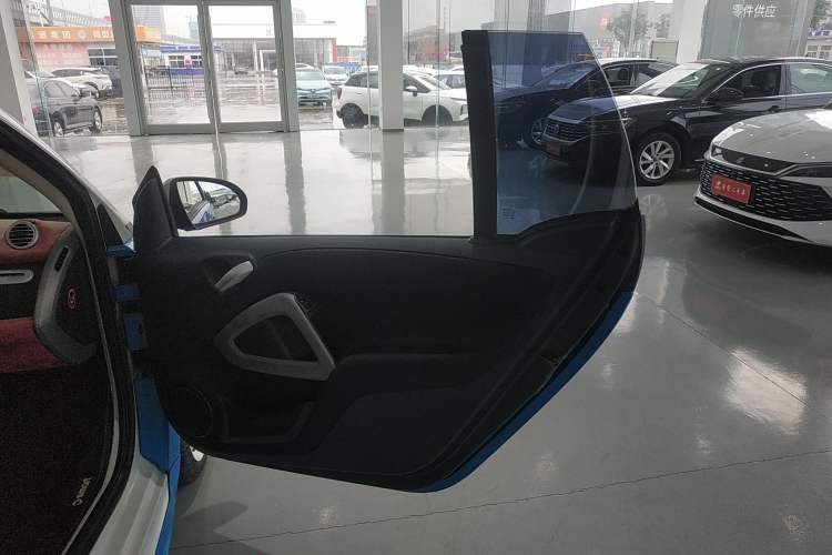 Used smart fortwo 2013 1.0T Convertible Ice Cool Special Edition Right Front Door Interior