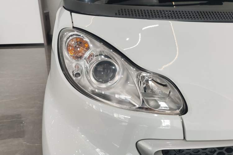 Used smart fortwo 2013 1.0T Hardtop Passion Edition Right Front Headlight