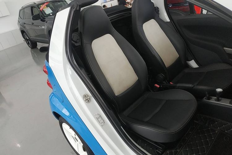 Used smart fortwo 2013 1.0T Convertible Ice Cool Special Edition Right Front Seat
