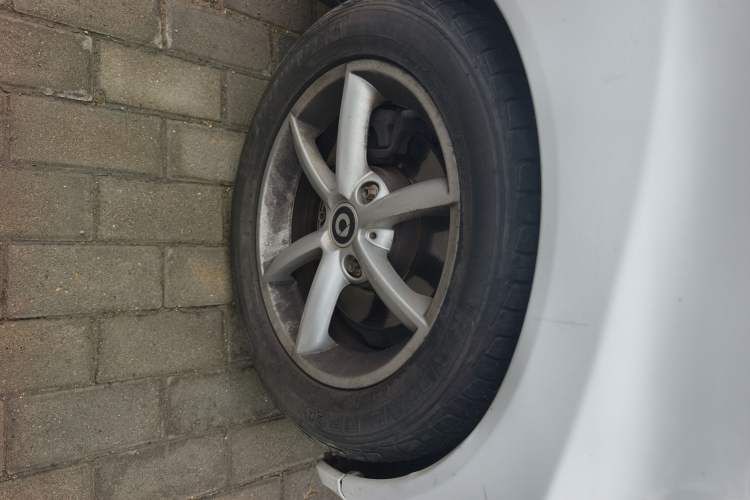 Used smart fortwo 2013 1.0T Hardtop Passion Edition Right Front Wheel Hub