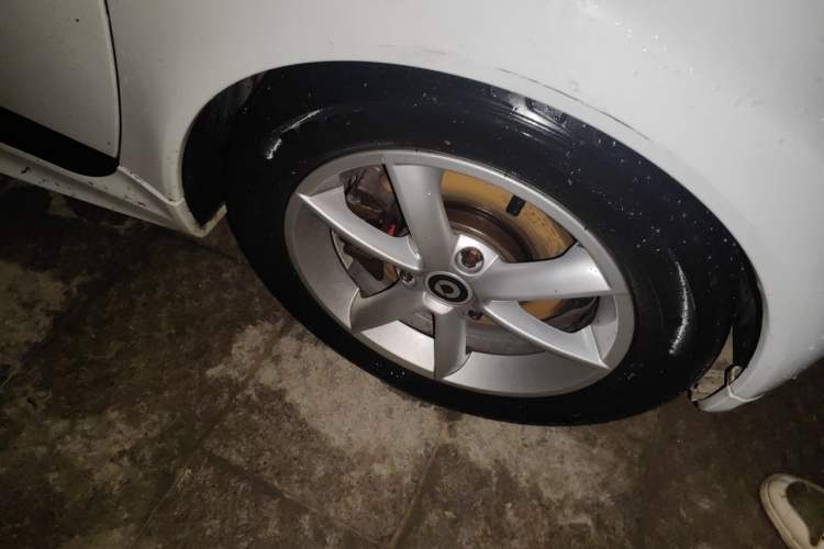 Used smart fortwo 2013 1.0T Hardtop Passion Edition Right Front Wheel Hub