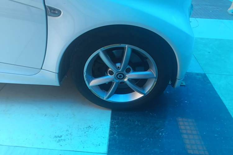 Used smart fortwo 2013 1.0T Hardtop Passion Edition Right Front Wheel Hub