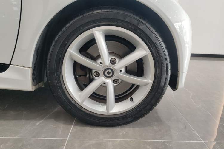 Used smart fortwo 2013 1.0T Hardtop Passion Edition Right Front Wheel Hub