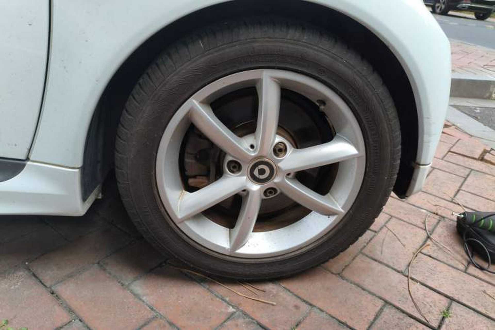 Used smart fortwo 2013 1.0T Hardtop Passion Edition Right Front Wheel Hub