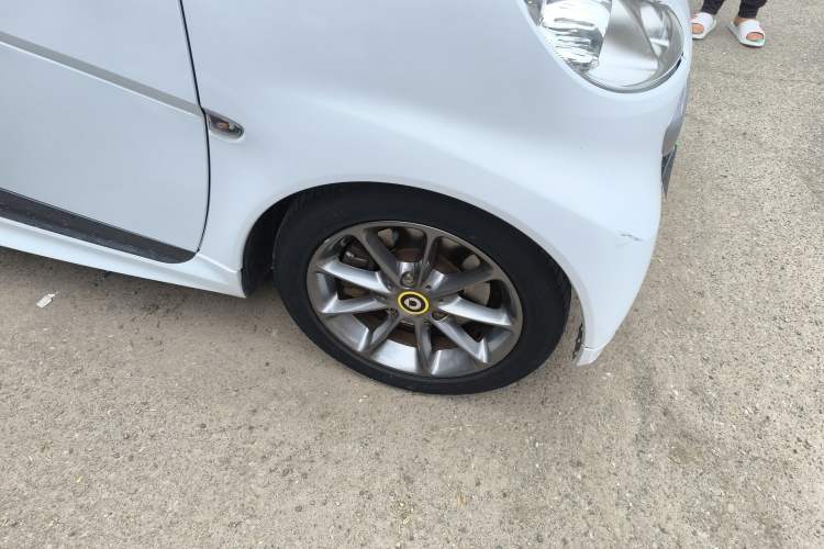 Used smart fortwo 2013 1.0 MHD New Year Special Edition Right Front Wheel Hub