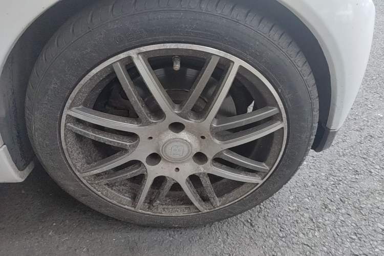 Used smart fortwo 2013 1.0T Convertible Passion Edition Right Front Wheel Hub