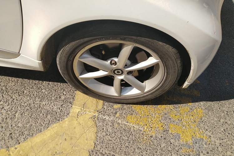 Used smart fortwo 2013 1.0T Hardtop Passion Edition Right Front Wheel Hub