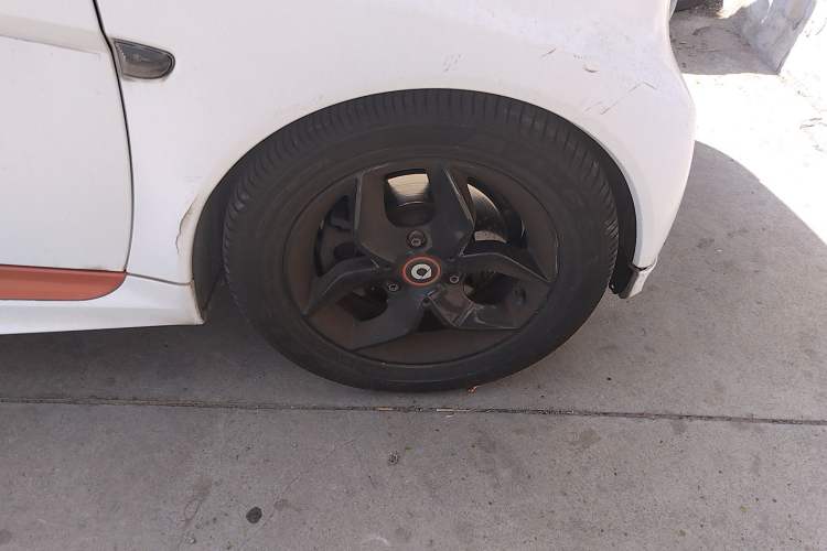 Used smart fortwo 2013 1.0T Hardtop City Ranger Special Edition Right Front Wheel Hub