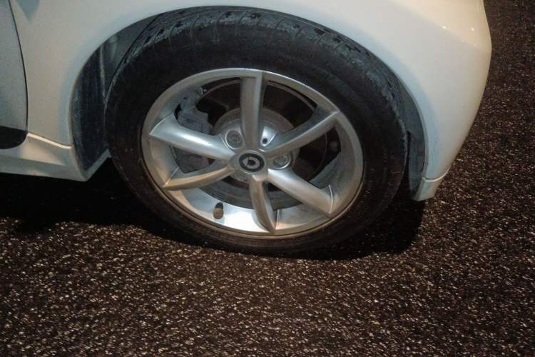 Used smart fortwo 2013 1.0T Hardtop Passion Edition Right Front Wheel Hub