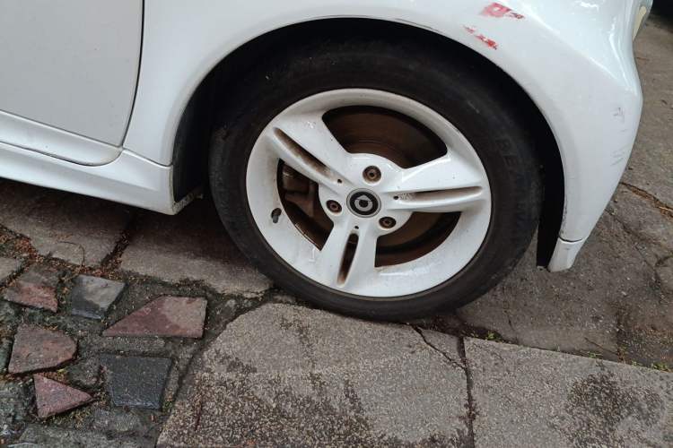Used smart fortwo 2013 1.0T Hardtop Ice Cool Special Edition Right Front Wheel Hub