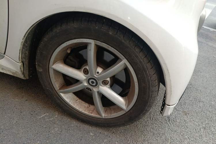 Used smart fortwo 2013 1.0T Convertible Passion Edition Right Front Wheel Hub