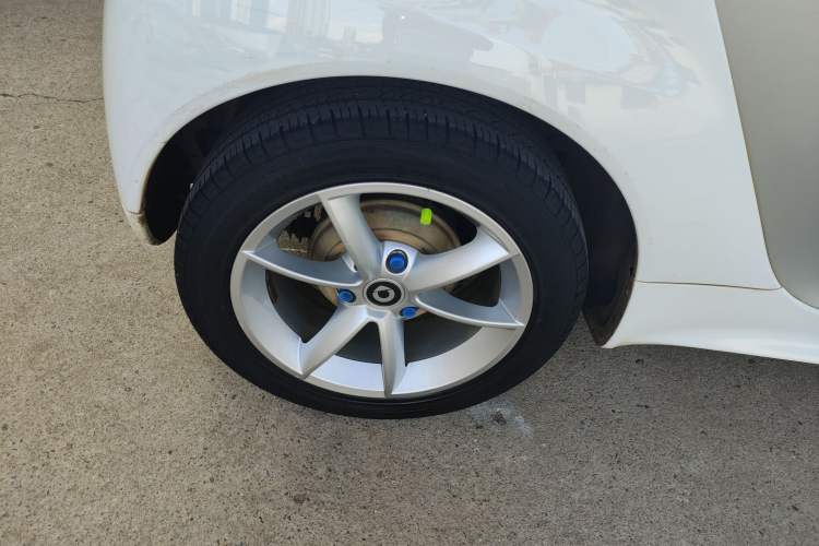 Used smart fortwo 2013 1.0T Hardtop Passion Edition Right Rear Wheel Hub