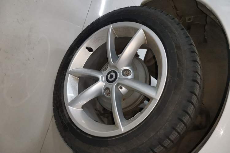 Used smart fortwo 2013 1.0T Hardtop Passion Edition Right Rear Wheel Hub