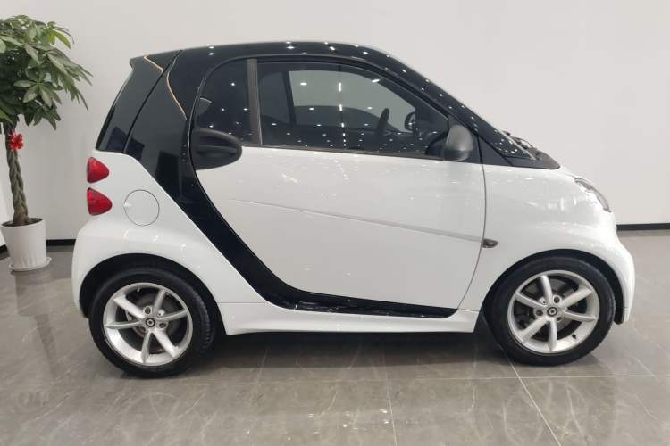 Used smart fortwo 2013 1.0T Hardtop Passion Edition Right Side